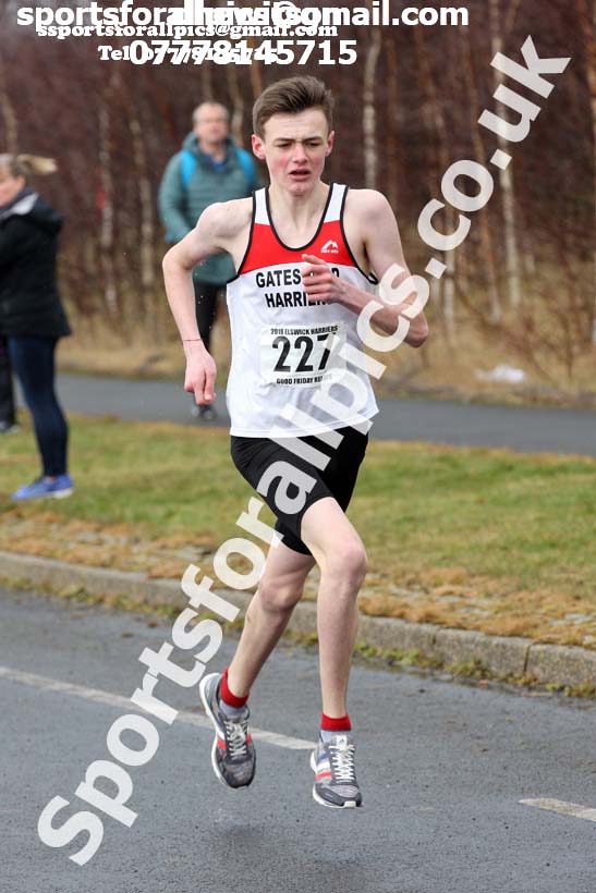 Boys and Girls under-15s Good Friday Elswick Harriers Relay, Newburn, Newcastle. Photo: David T. Hewitson/Sports for All Pics